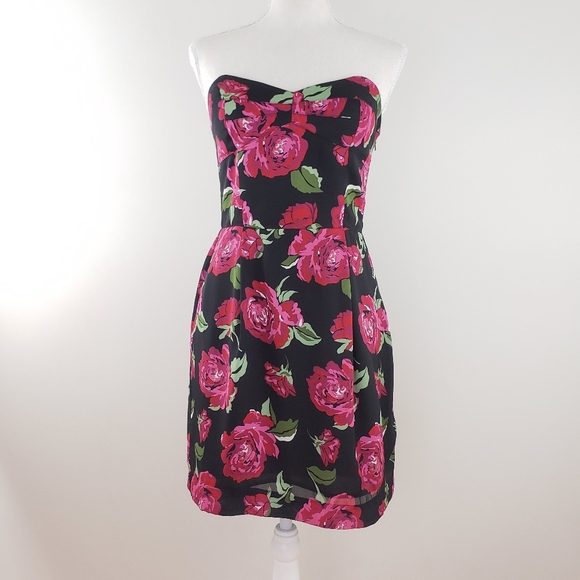 BCBGeneration Dresses & Skirts - BCBGeneration Rose Print Strapless Mini Dress M